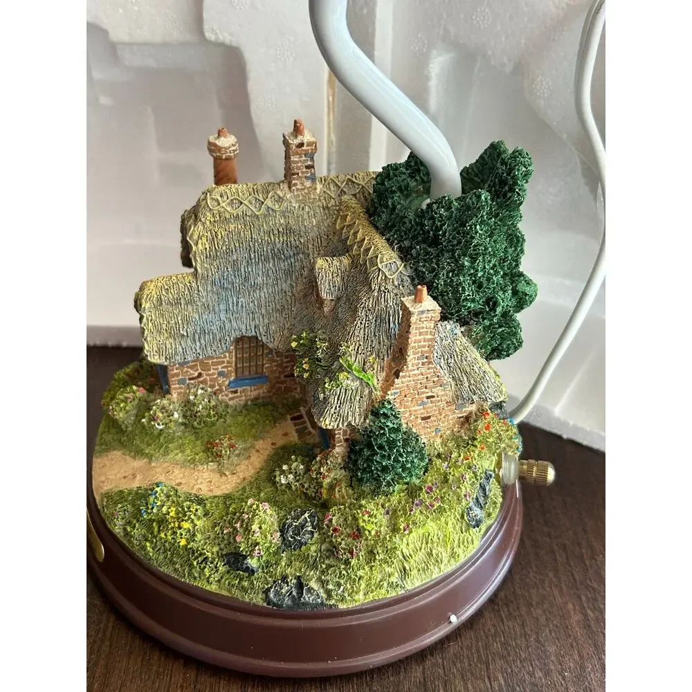 New Thomas Kinkade Everett's Cottage Table Lamp